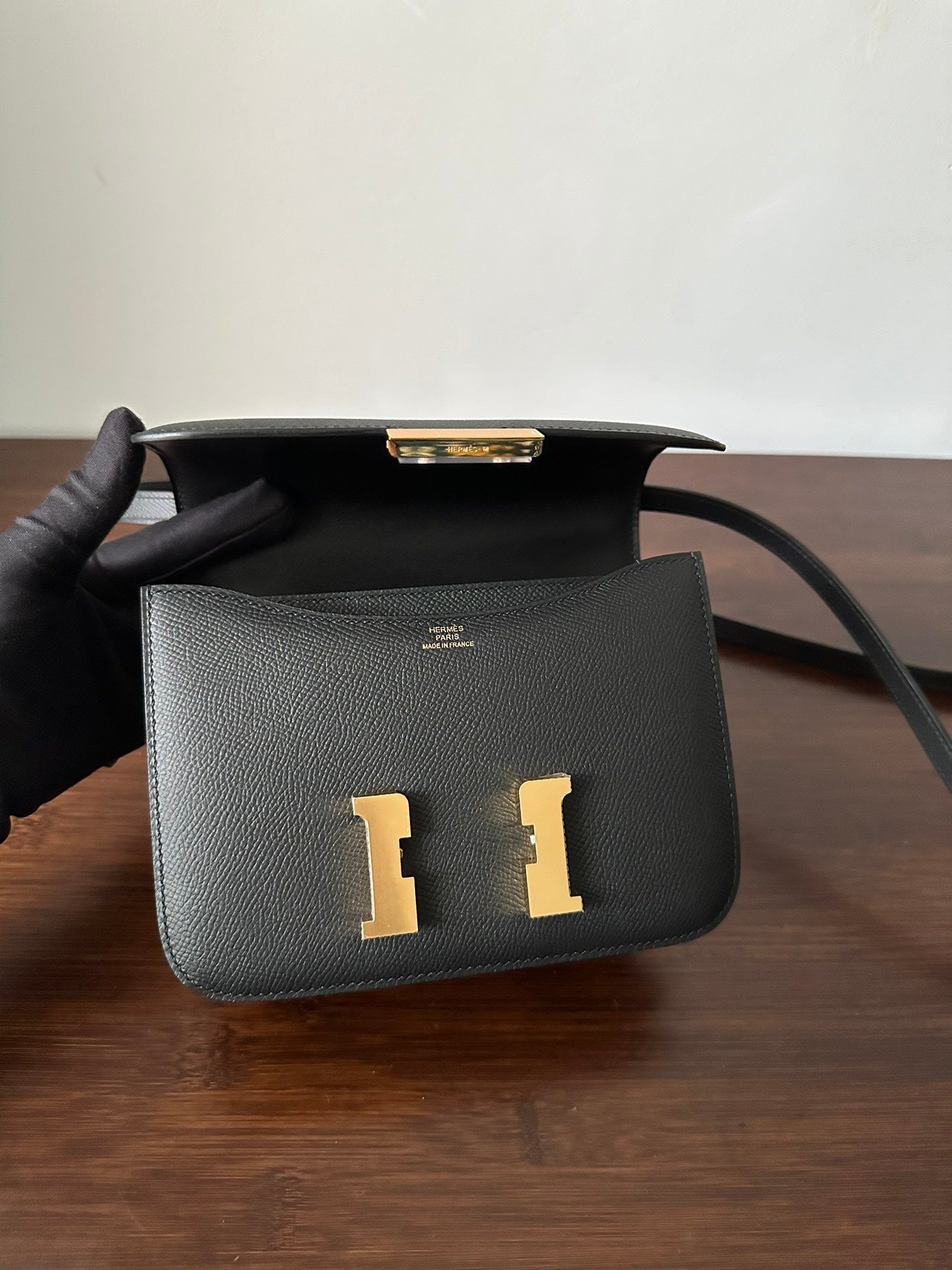 CONSTANCE 18 BLACK EPSOM GOLD HARDWARE WITH MIRROR