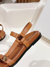 MAUD SANDAL WITH TRIOMPHE IN LIGHT CARAMEL BROWN CALFSKIN