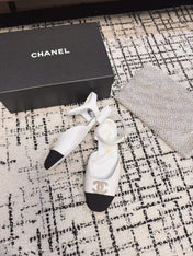 FLAT SLINGBACKS IN WHITE CALFSKIN AND BLACK FABRIC