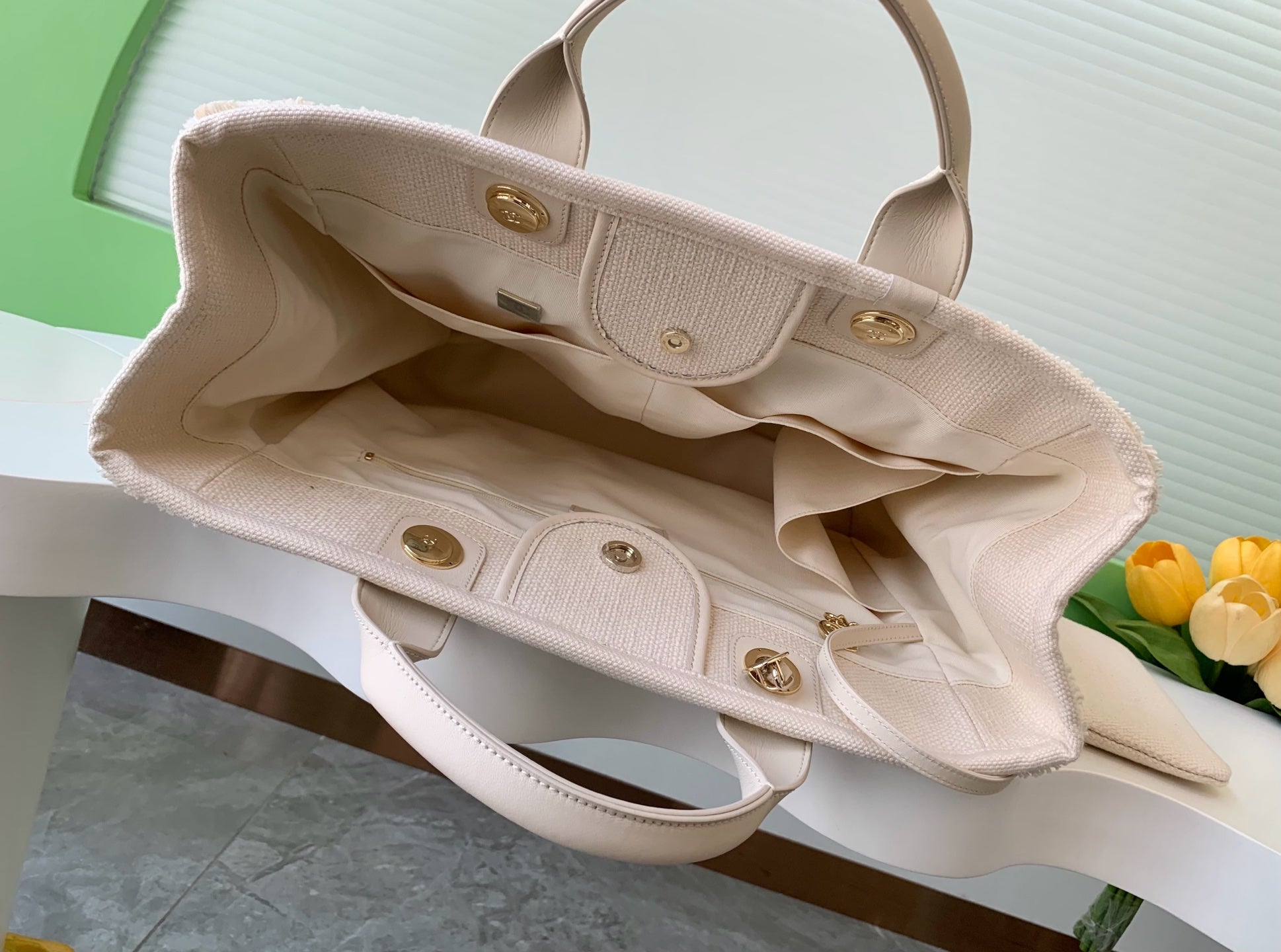 SHOPPING BAG 38 IN WHITE BLUE AND YELLOW CANVAS