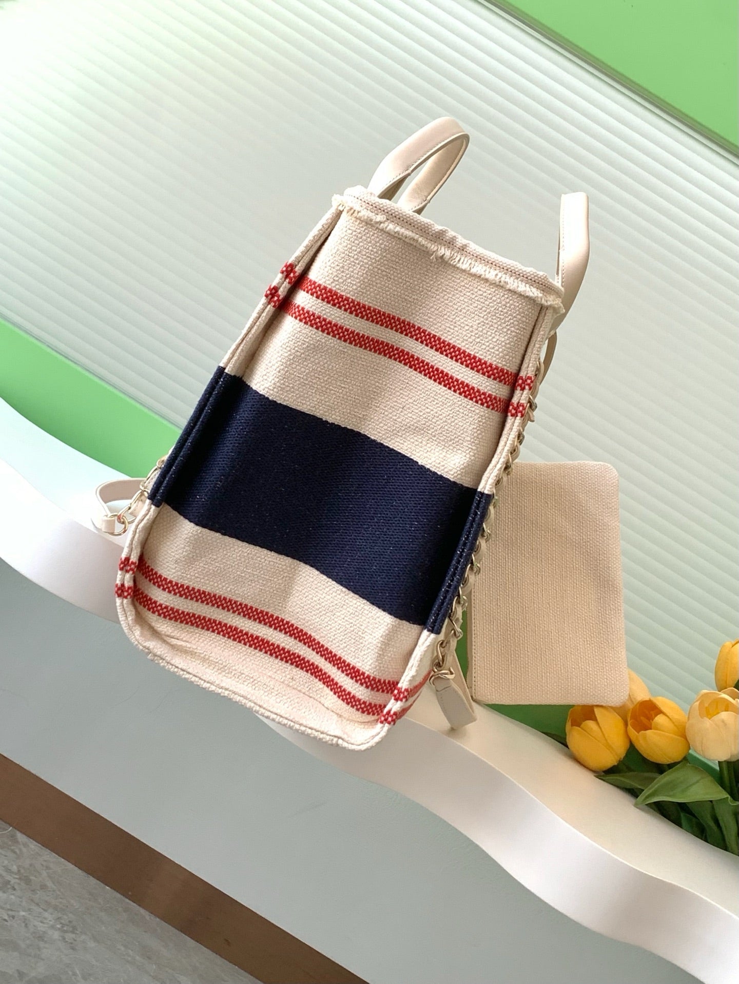 SHOPPING BAG 38 IN WHITE RED AND NAVY BLUE CANVAS