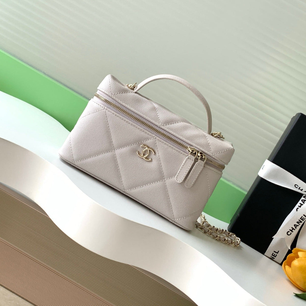 CHANEL 25S VANITY BAG 19.5 CM IN LIGHT BEIGE LAMBSKIN