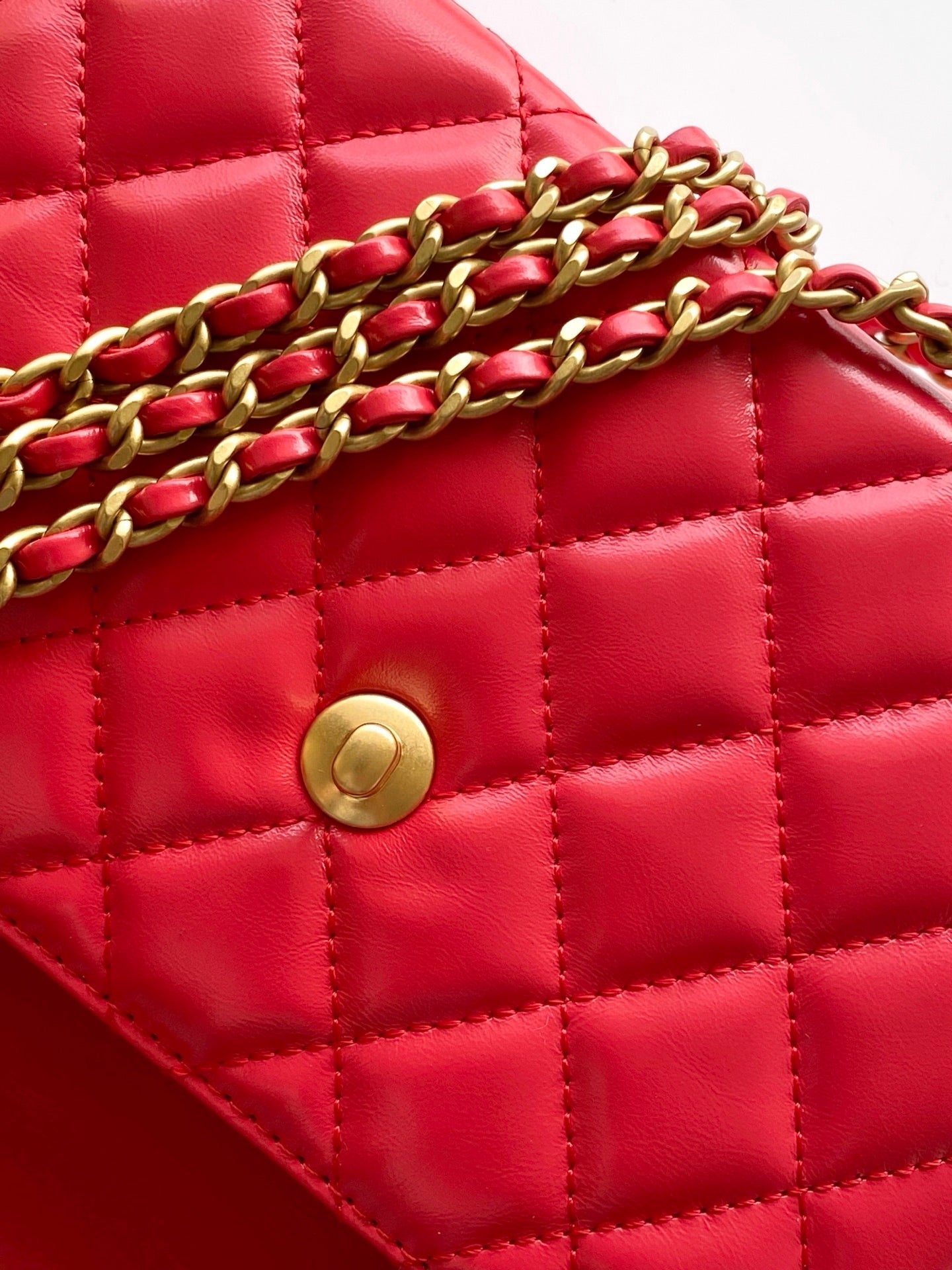 CHANEL 25S MINI KELLY BAG 19 IN RED LAMBSKIN WITH GOLD HARDWARE