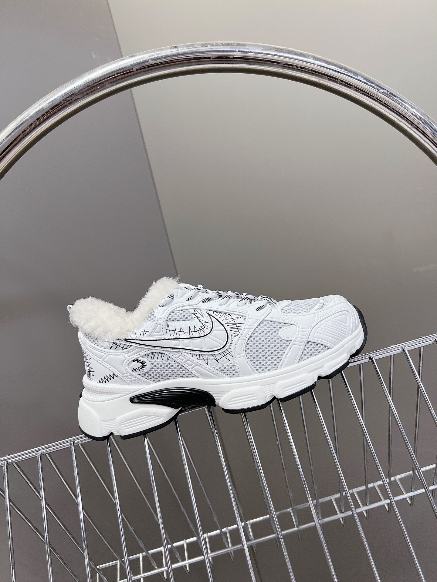 DIOR CHRONO SNEAKER 25S IN WHITE LAMBSKIN AND MESH FABRIC STYLE 2