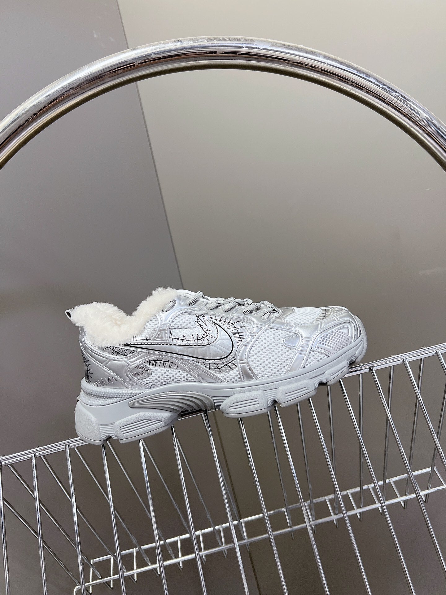 DIOR CHRONO SNEAKER 25S IN SILVER LAMBSKIN AND MESH FABRIC STYLE 1