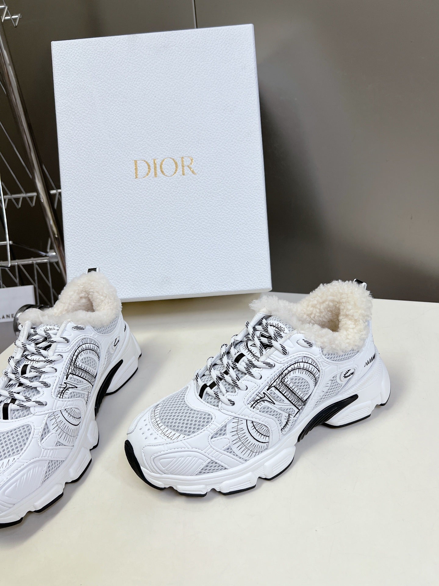 DIOR CHRONO SNEAKER 25S IN WHITE LAMBSKIN AND MESH FABRIC