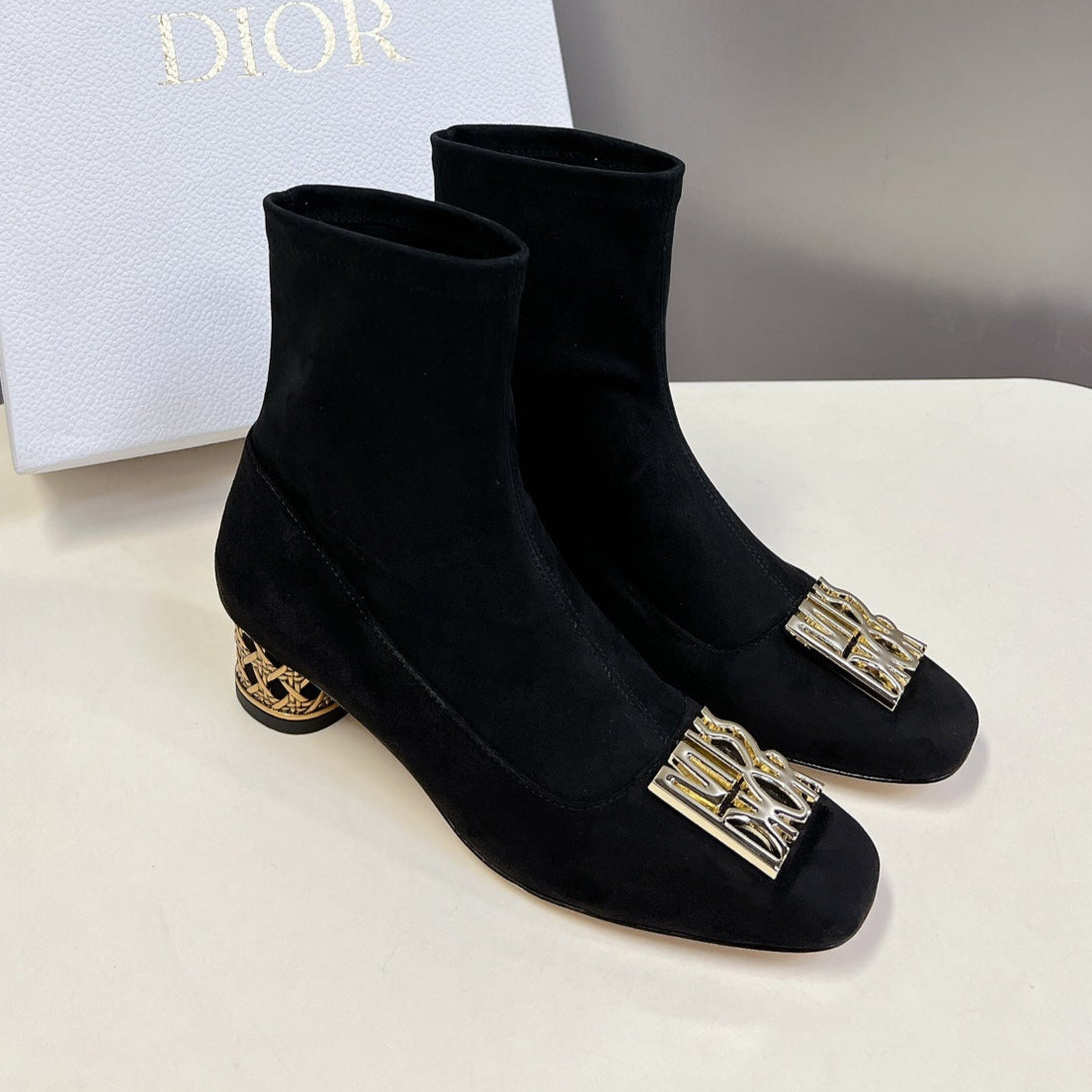 ICON HEELED ANKLE BOOT BLACK SUEDE 4 CM WITH GOLD LOGO