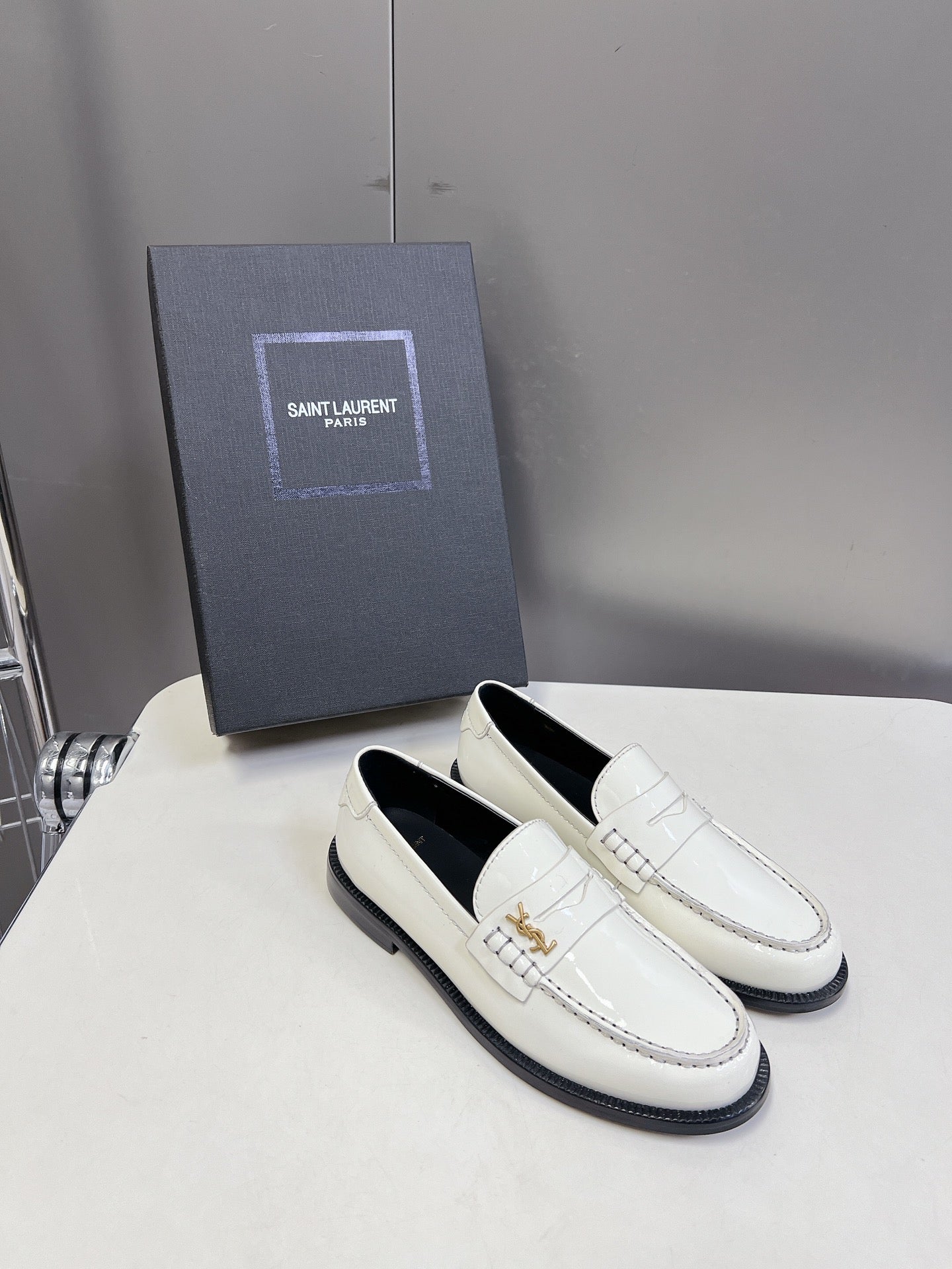 YSL 25S SAINT LAURENT LOAFERS IN WHITE PATENT CALFSKIN