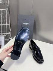 YSL 25S SAINT LAURENT LOAFERS IN BLACK PATENT CALFSKIN