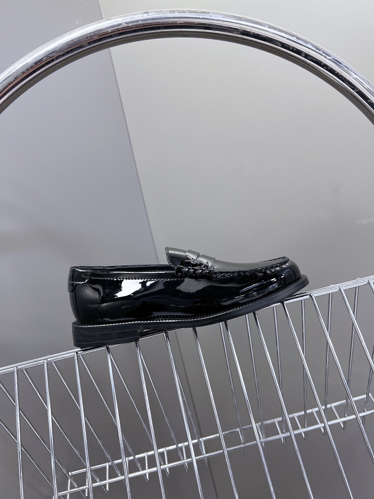 YSL 25S SAINT LAURENT LOAFERS IN BLACK PATENT CALFSKIN