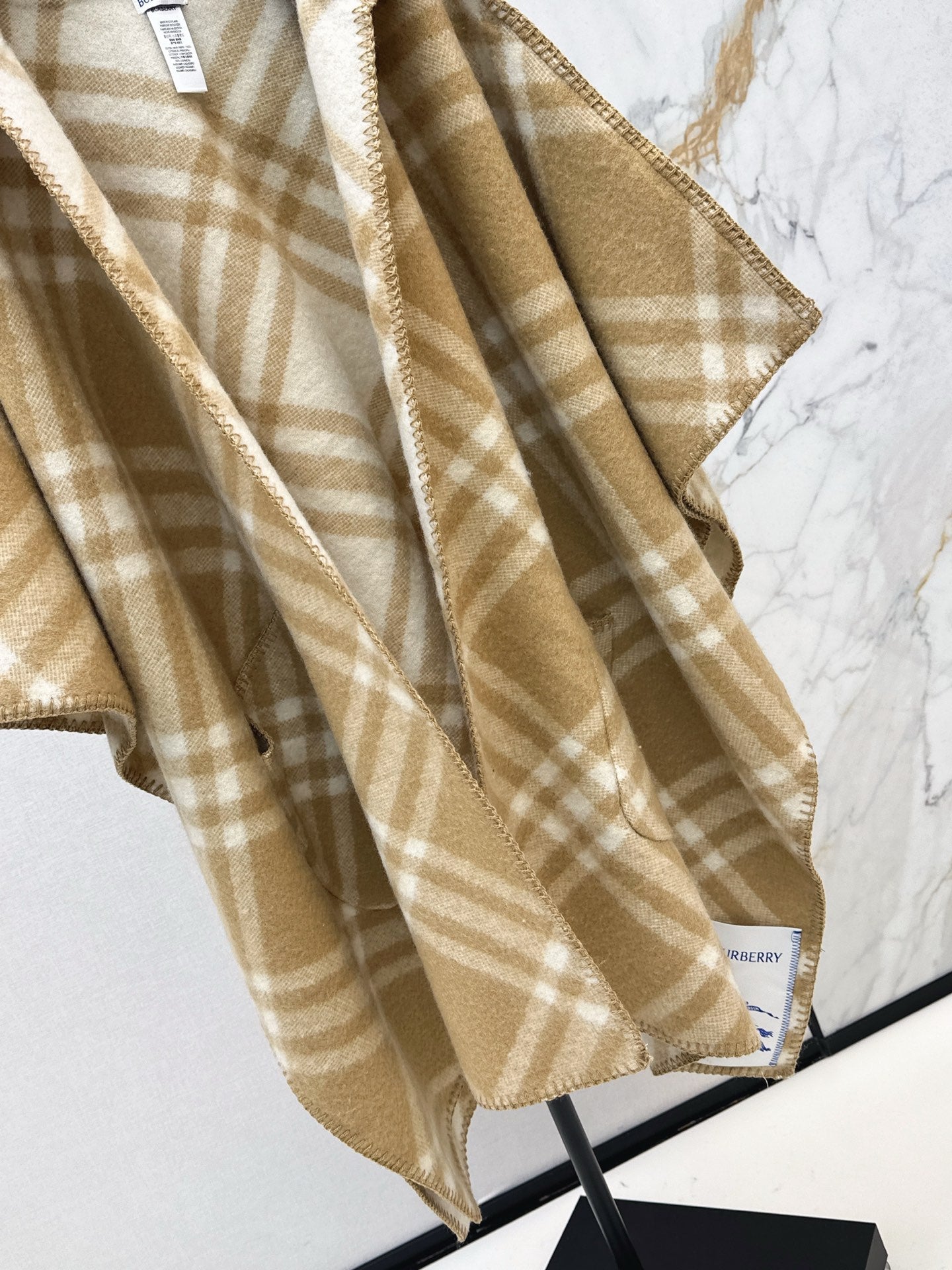 BURBERRY 25S REVERSIBLE CASHMERE CAPE 0045