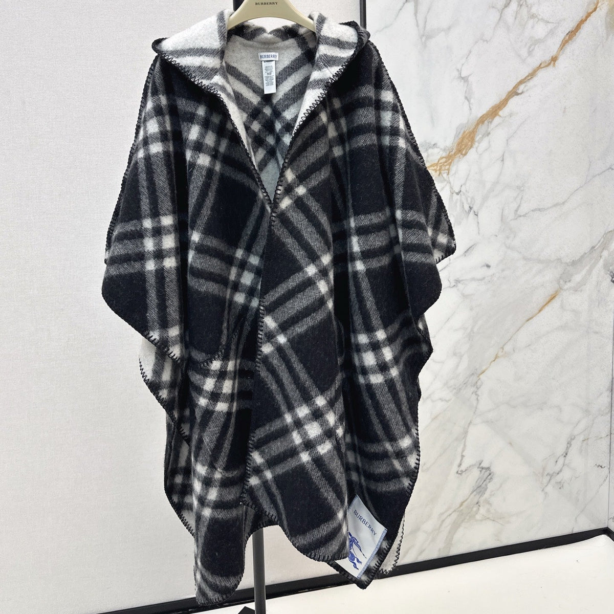 BURBERRY 25S REVERSIBLE CASHMERE CAPE 0046