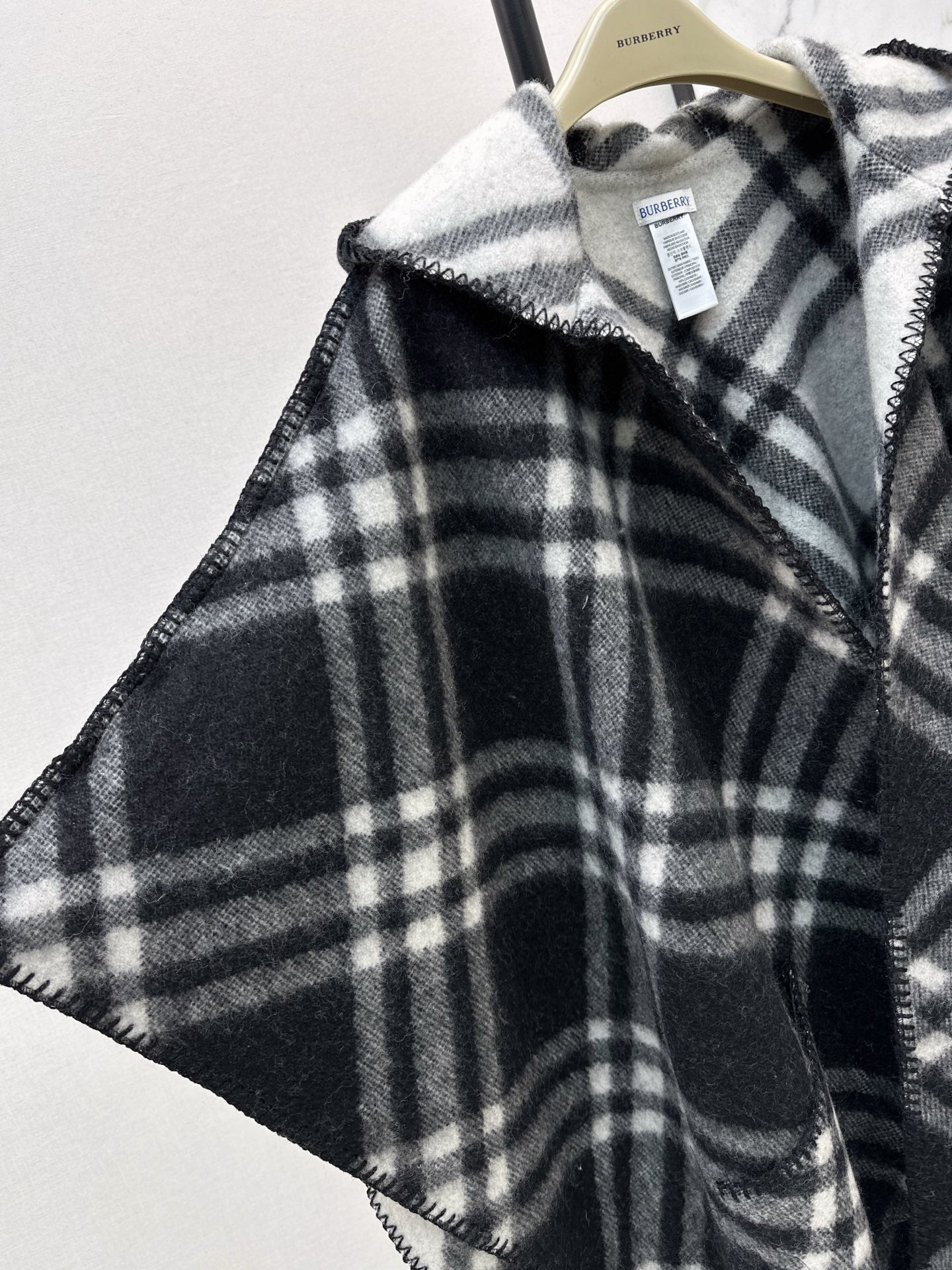 BURBERRY 25S REVERSIBLE CASHMERE CAPE 0046