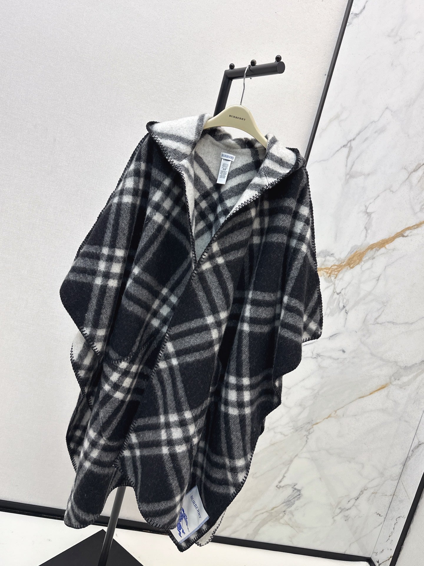 BURBERRY 25S REVERSIBLE CASHMERE CAPE 0046