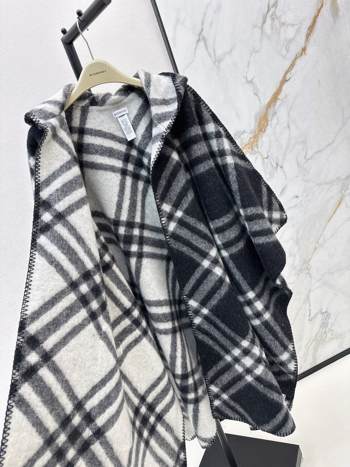 BURBERRY 25S REVERSIBLE CASHMERE CAPE 0046