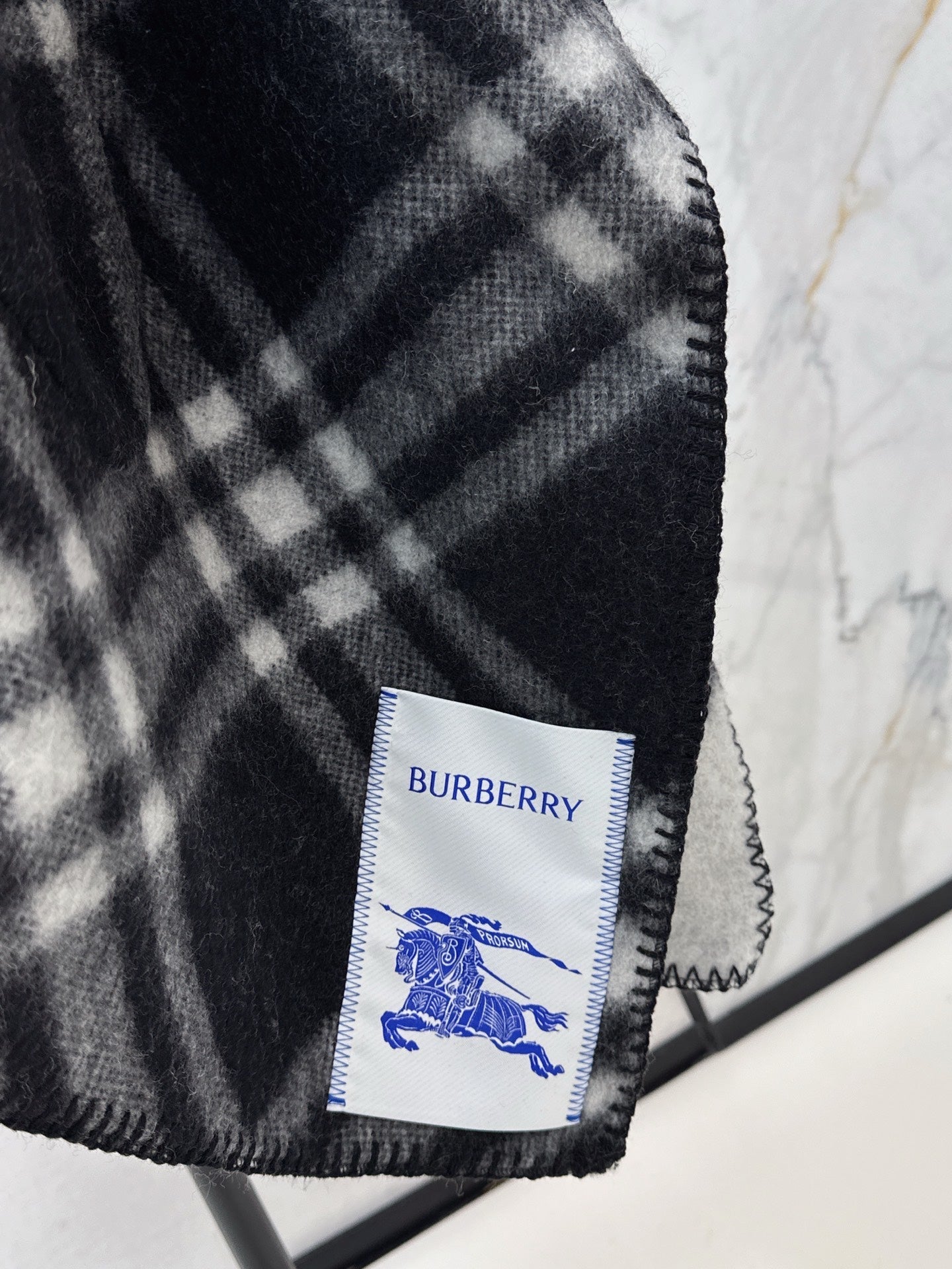 BURBERRY 25S REVERSIBLE CASHMERE CAPE 0046