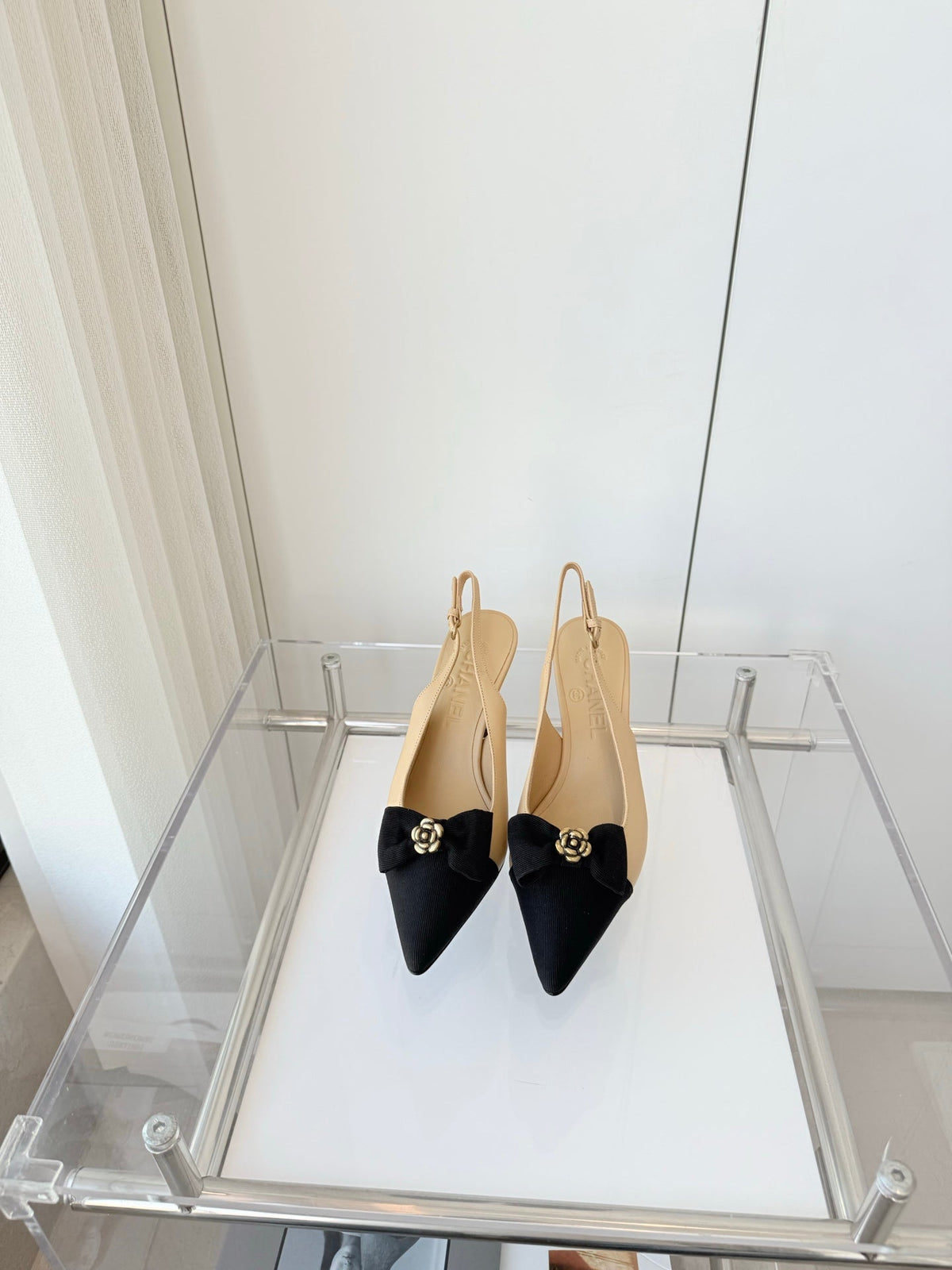 SLINGBACKS 80 MM IN BEIGE CALFSKIN AND BLACK CANVAS
