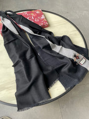 SCARF 200 CM IN BLACK MIX LIGHT GRAY CASHMERE WITH EMBROIDERED BEE 407515