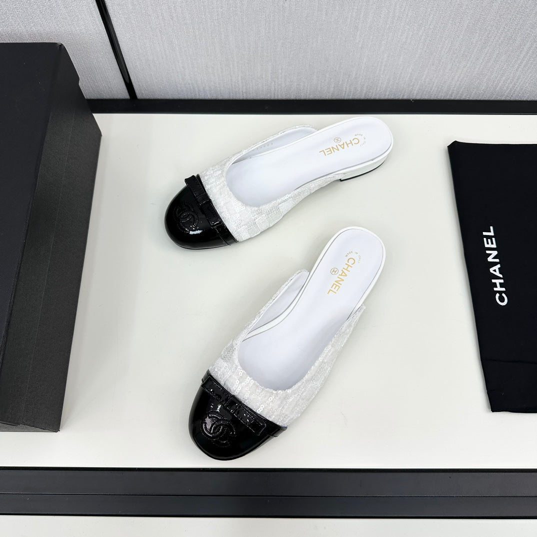 BOW MULE IN WHITE FABRIC AND BLACK CALFSKIN