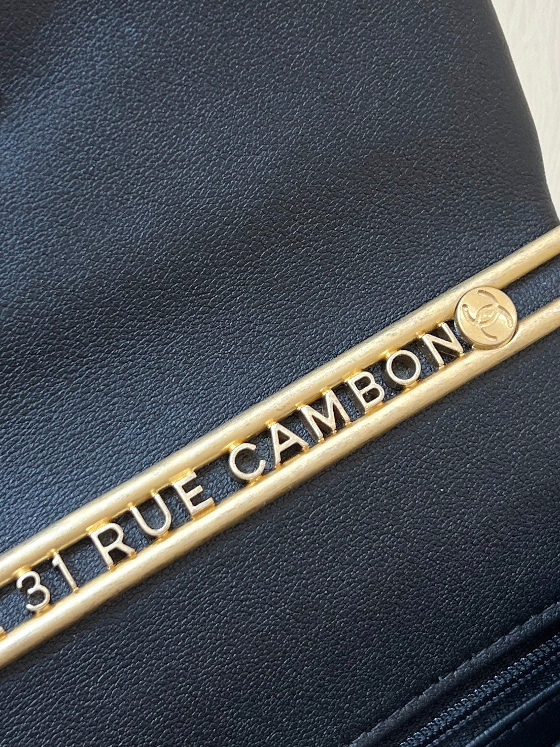 25S CHANEL TOTE CROSSBODY BAG 19 IN BLACK GLOSSY LEATHER WITH METAL HANDLE