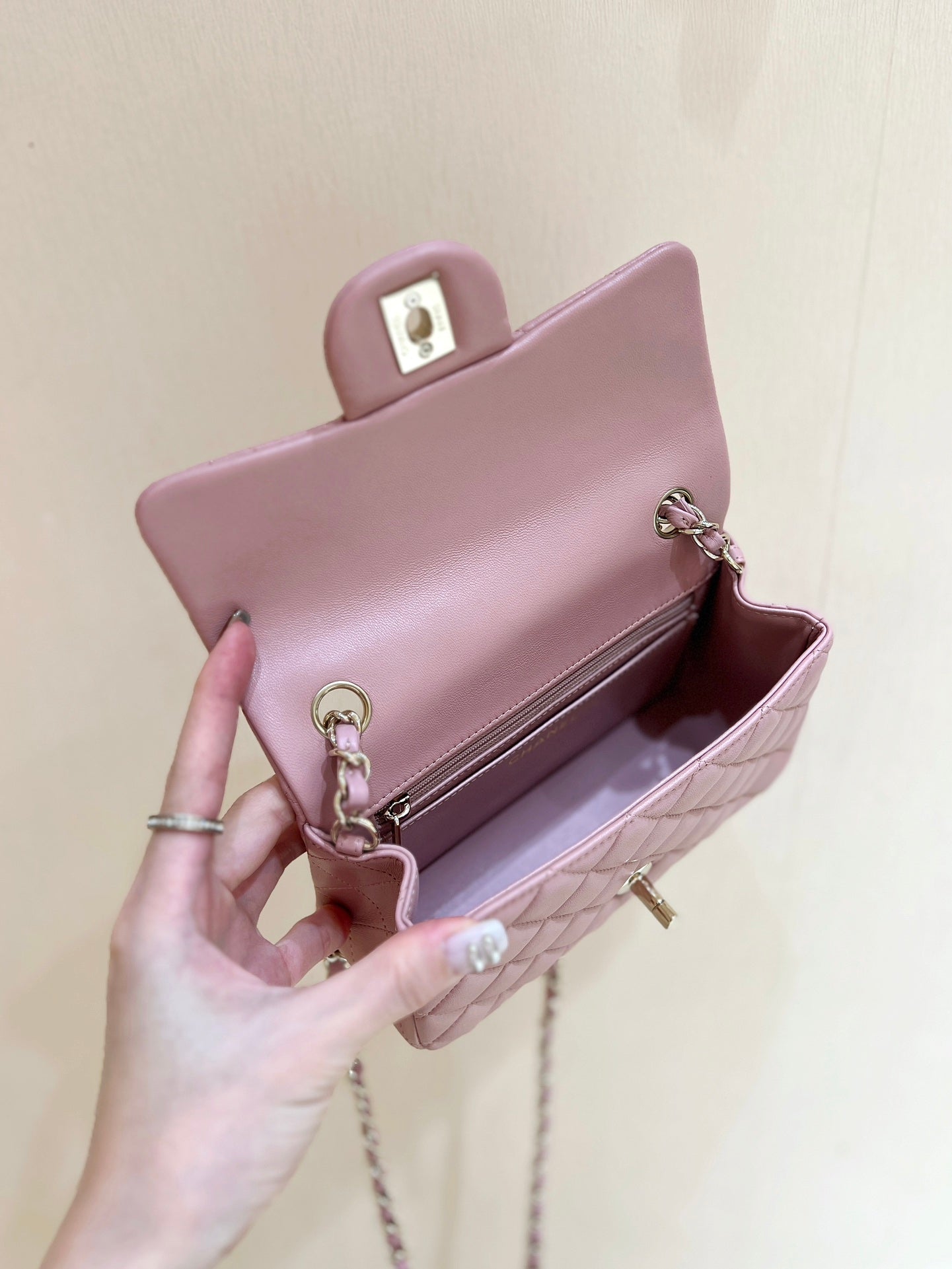 CHANEL 25S FLAP BAG 20 CM IN LIGHT PINK LAMBSKIN WITH GOLD HARDWARE