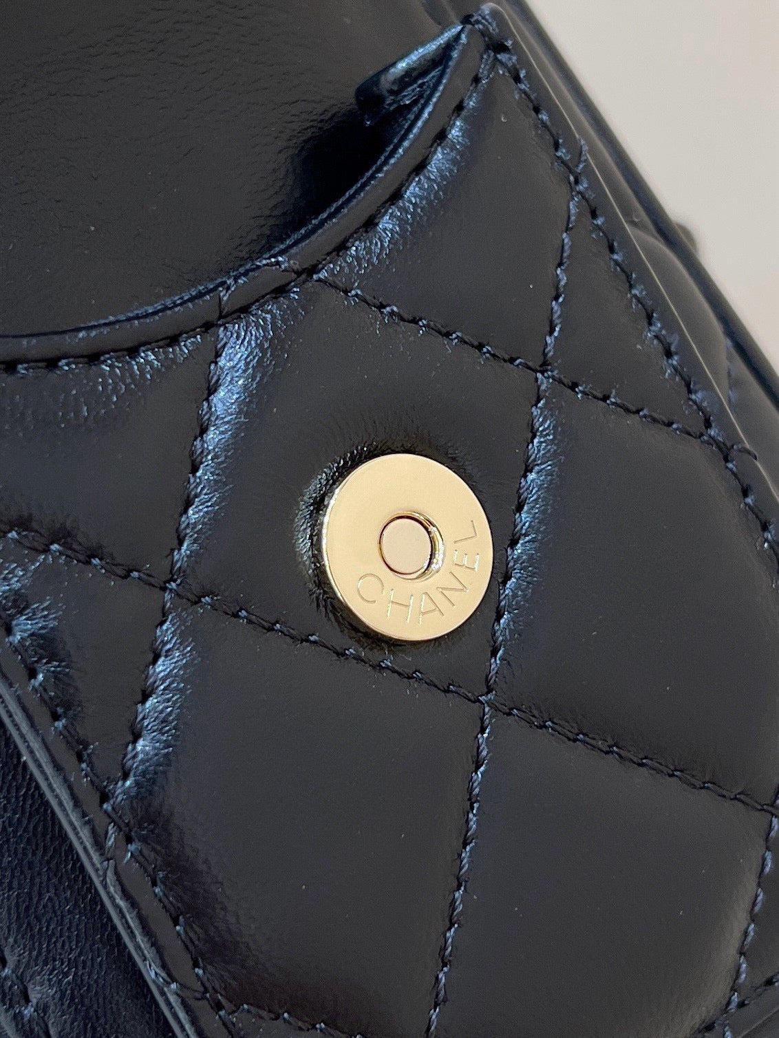 CHANEL CAMERA BAG 24 IN CONGO BLACK SHINY CALFSKIN GOLD CHAIN