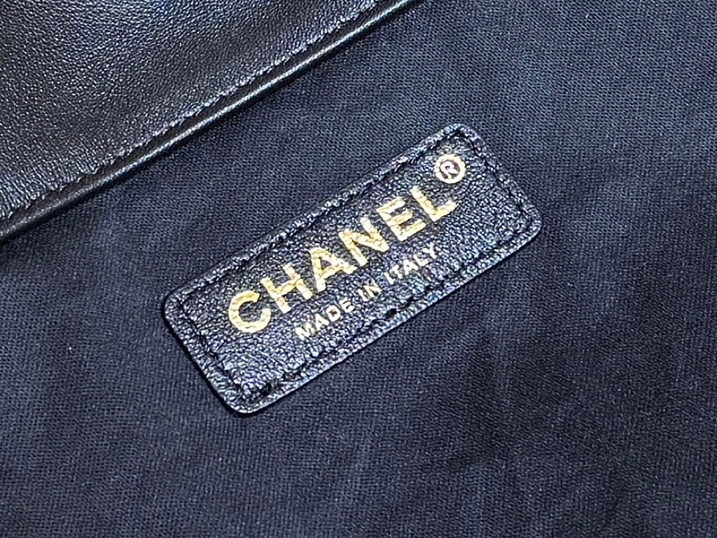 MEDIUM MAXI SHOPPING BAG 47 IN BLACK CALFSKIN GOLD-TONE METAL