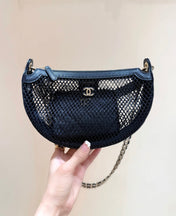 MESH POUCH 22 IN BLACK EFFECT LAMBSKIN WITH GOLD METALLIC