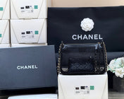 MESH POUCH 20 IN BLACK EFFECT LAMBSKIN WITH GOLD HARDWARE