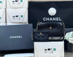 MESH POUCH 20 IN BLACK EFFECT LAMBSKIN WITH GOLD HARDWARE