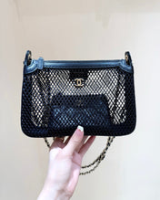 MESH POUCH 20 IN BLACK EFFECT LAMBSKIN WITH GOLD HARDWARE