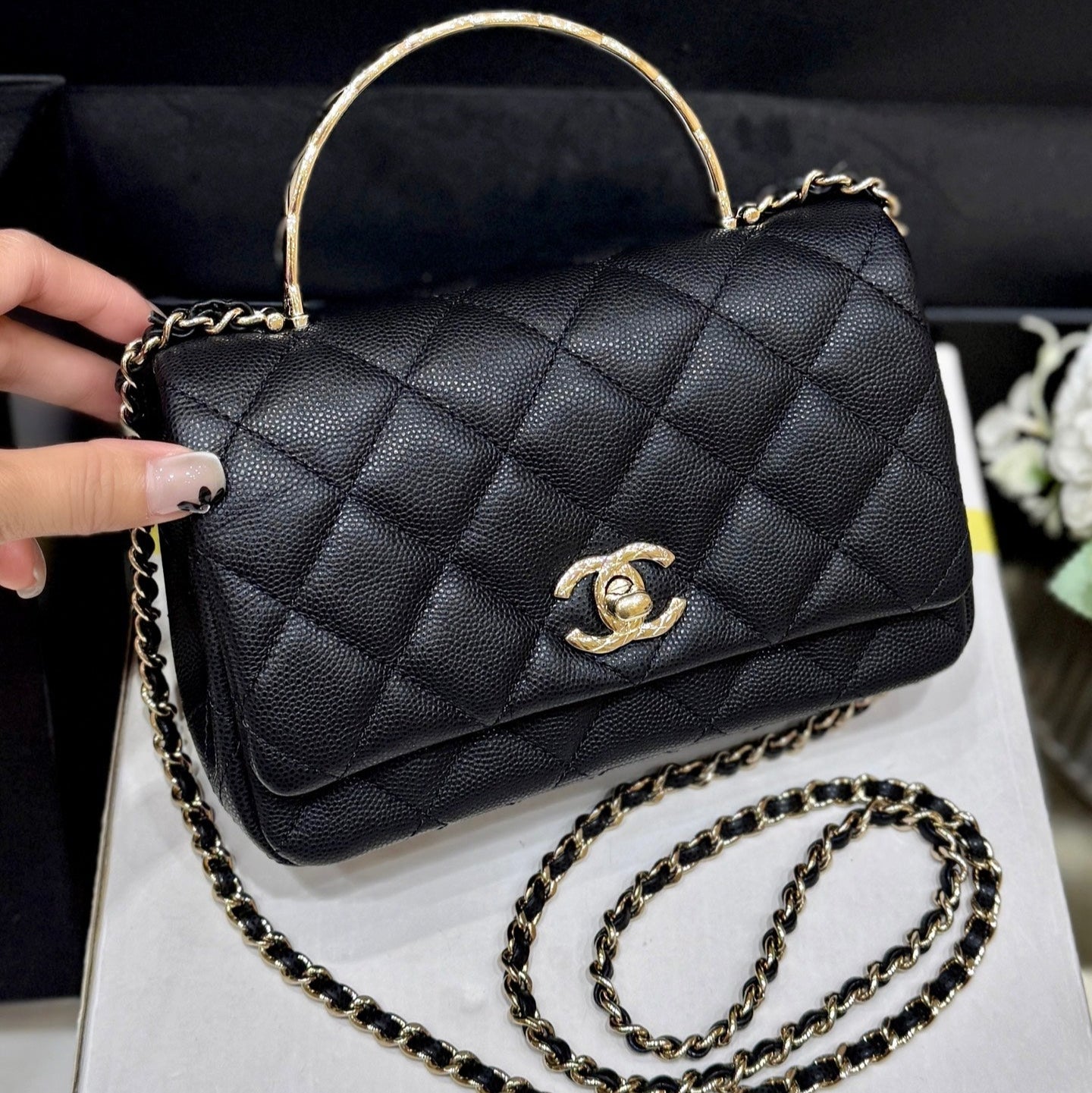 CHANEL 25S COCO CRUSH HANDLE 18 IN BLACK CALFSKIN GOLD HARDWARE