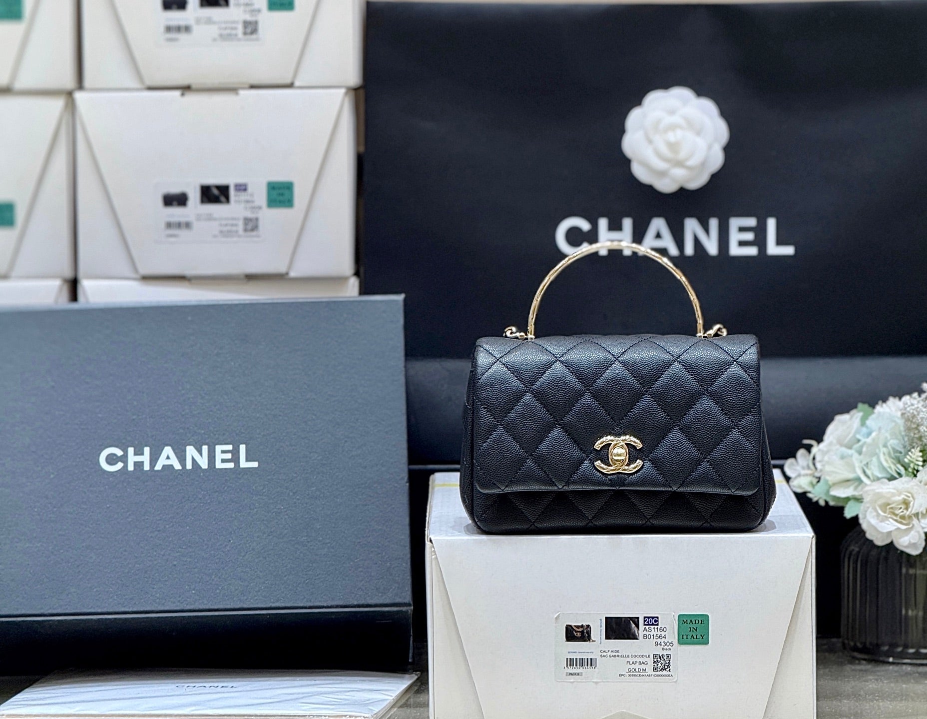 CHANEL 25S COCO CRUSH HANDLE 18 IN BLACK CALFSKIN GOLD HARDWARE
