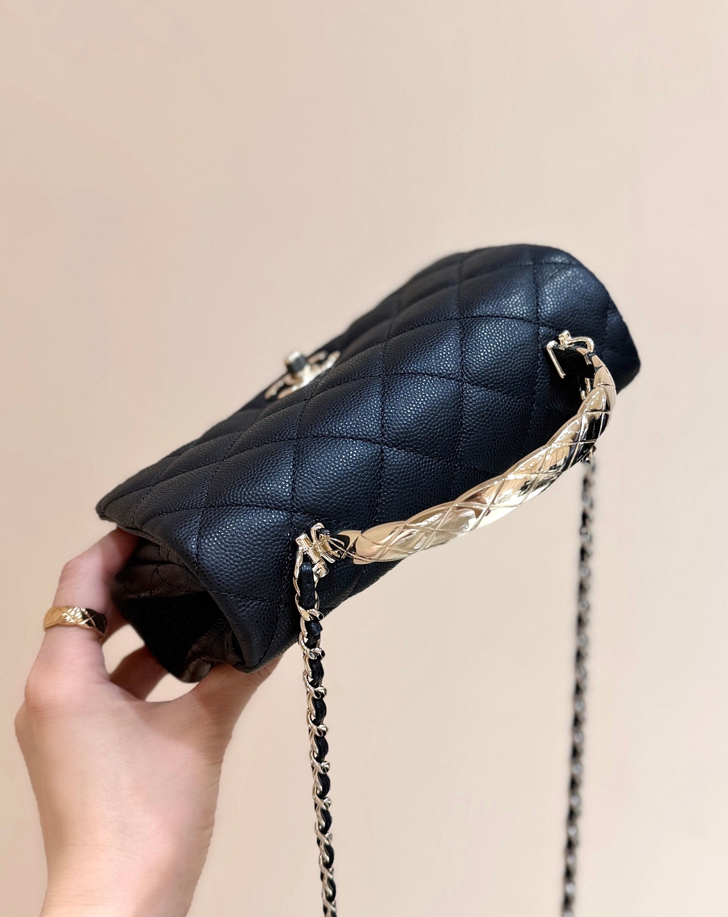 CHANEL 25S COCO CRUSH HANDLE 18 IN BLACK CALFSKIN GOLD HARDWARE