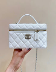 STRASS VANITY QUILTED CASE 19 IN WHITE CALFSKIN WITH GOLD METALLIC