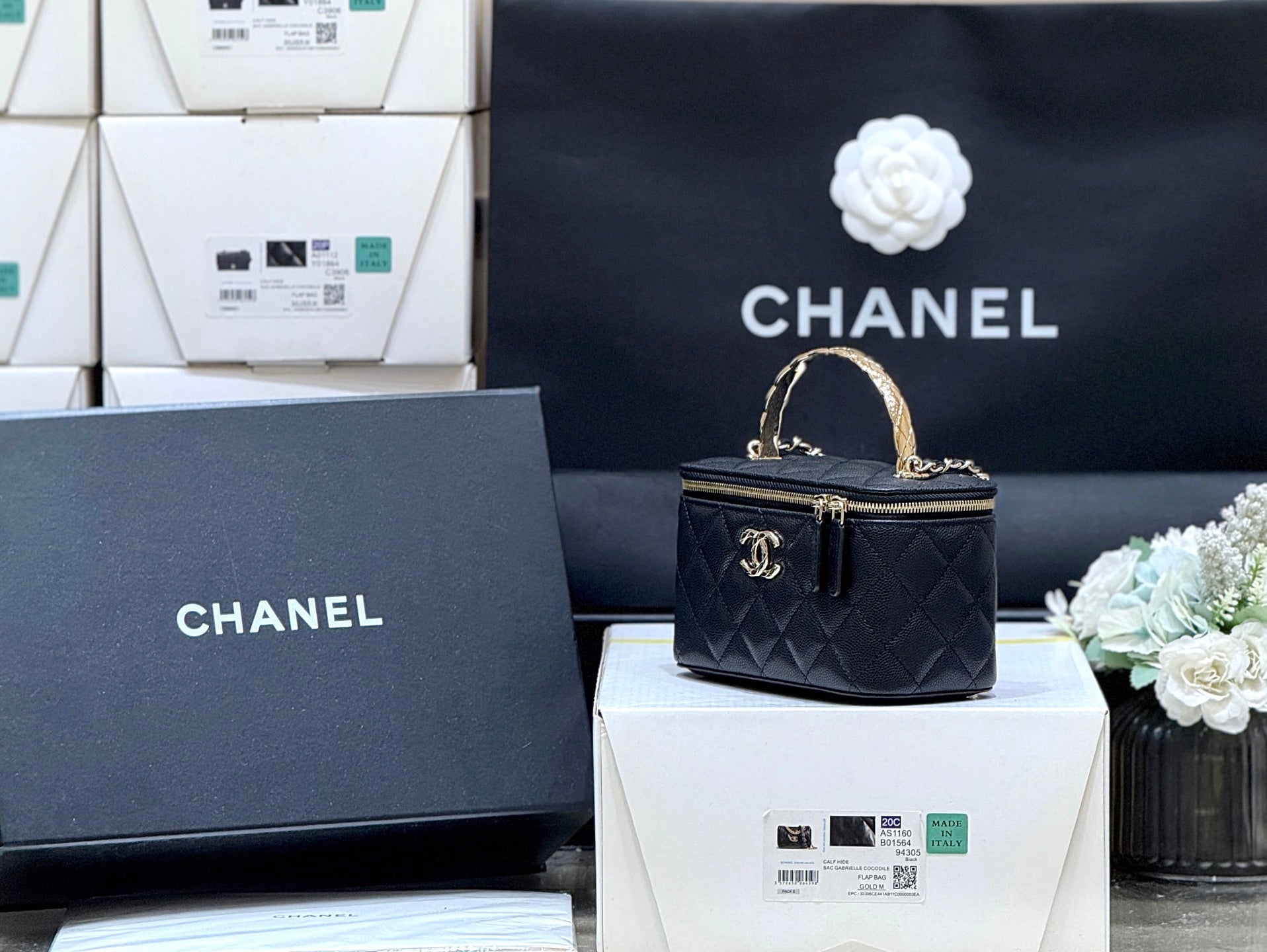 CHANEL 25S COCO CRUSH 17 IN BLACK CALFSKIN GOLD HARDWARE