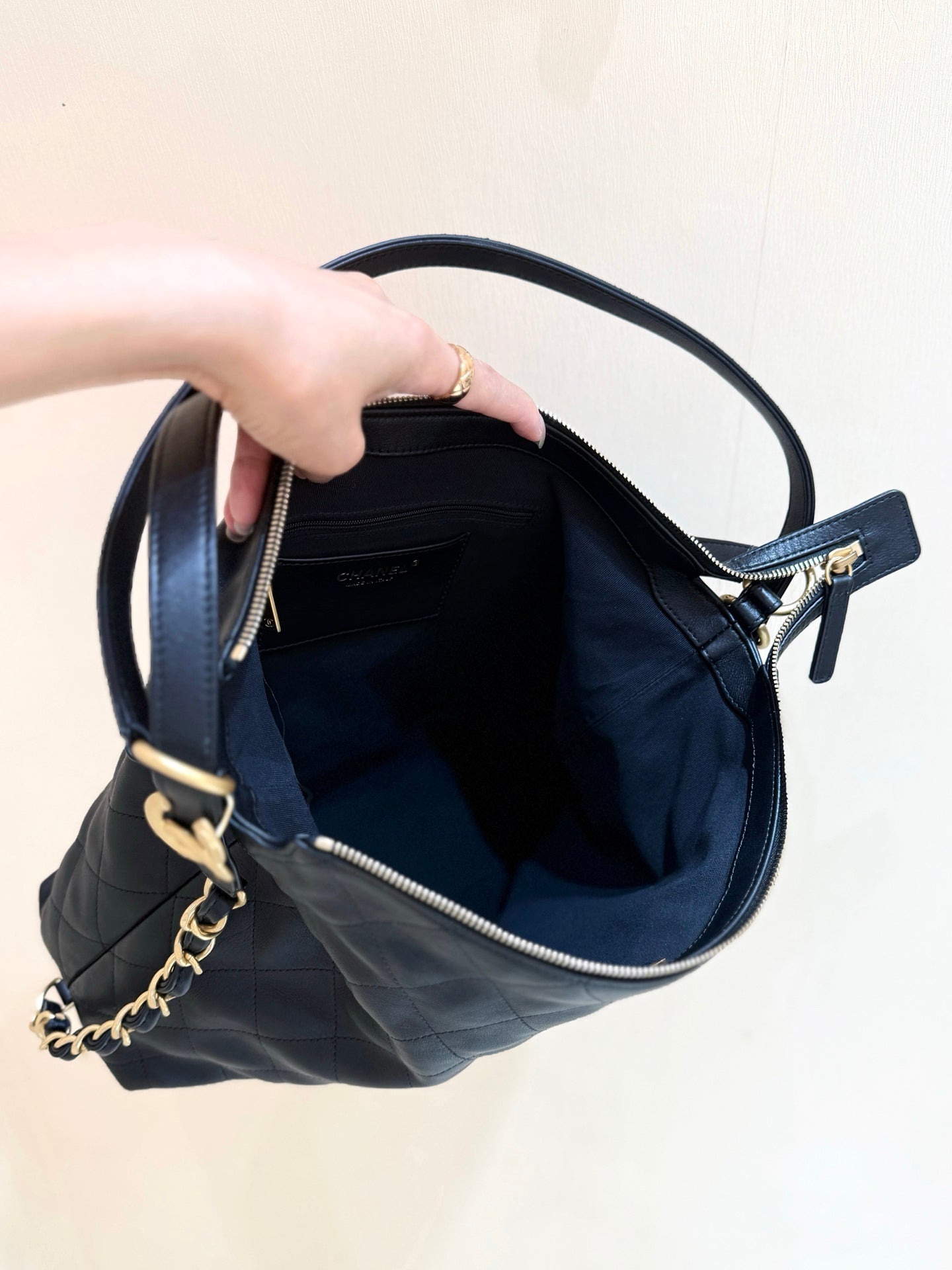 CHANEL 25S LARGE MAXIUM OLD HOBO BAG 34 IN BLACK CALFSKIN