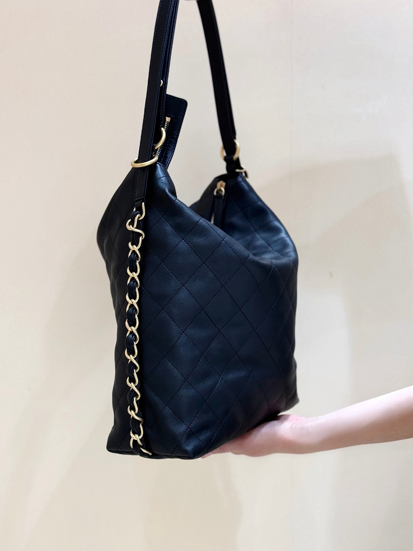 CHANEL 25S MEDIUM MAXIUM OLD HOBO BAG 33 IN BLACK CALFSKIN