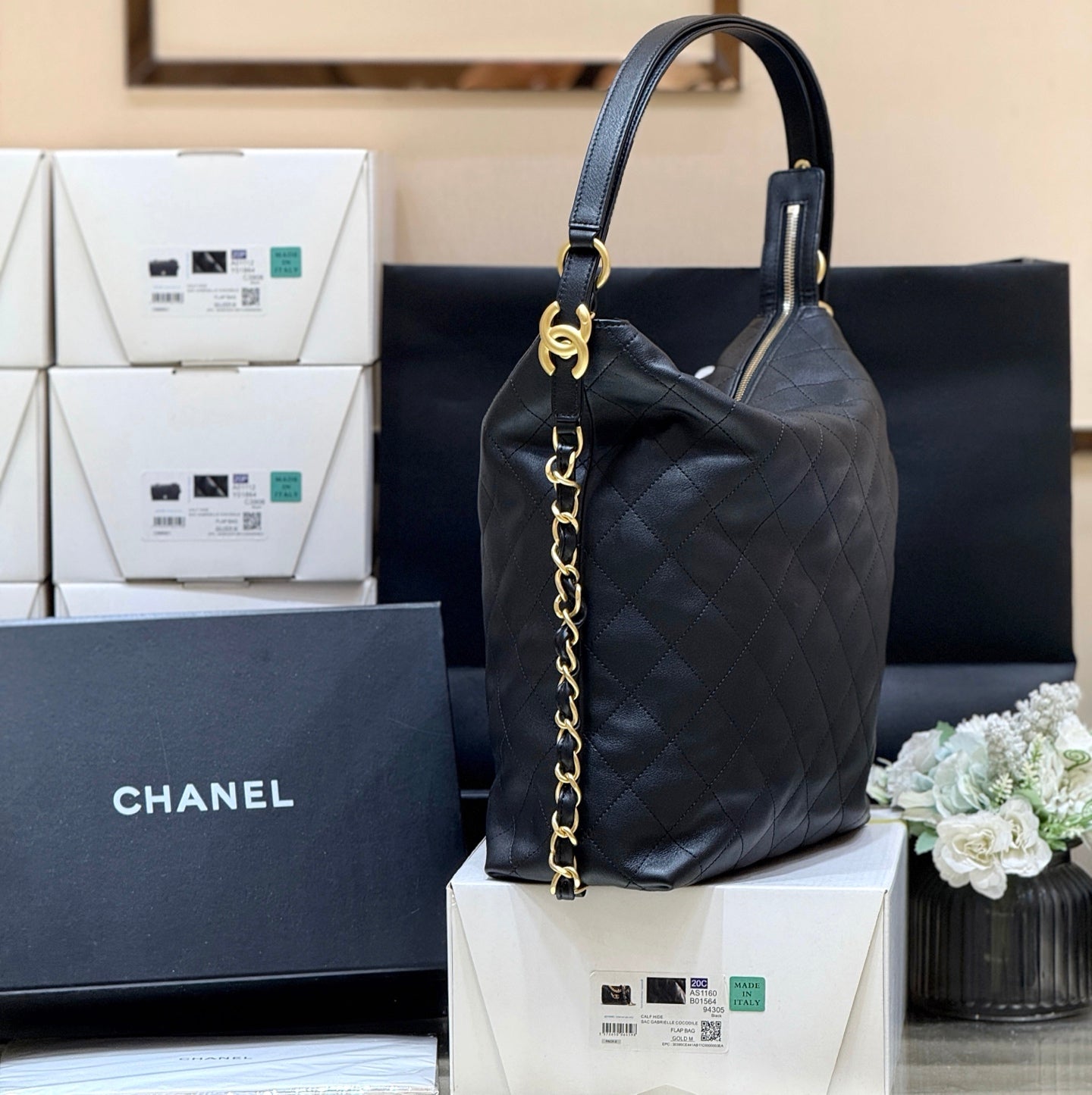 CHANEL 25S MEDIUM MAXIUM OLD HOBO BAG 33 IN BLACK CALFSKIN