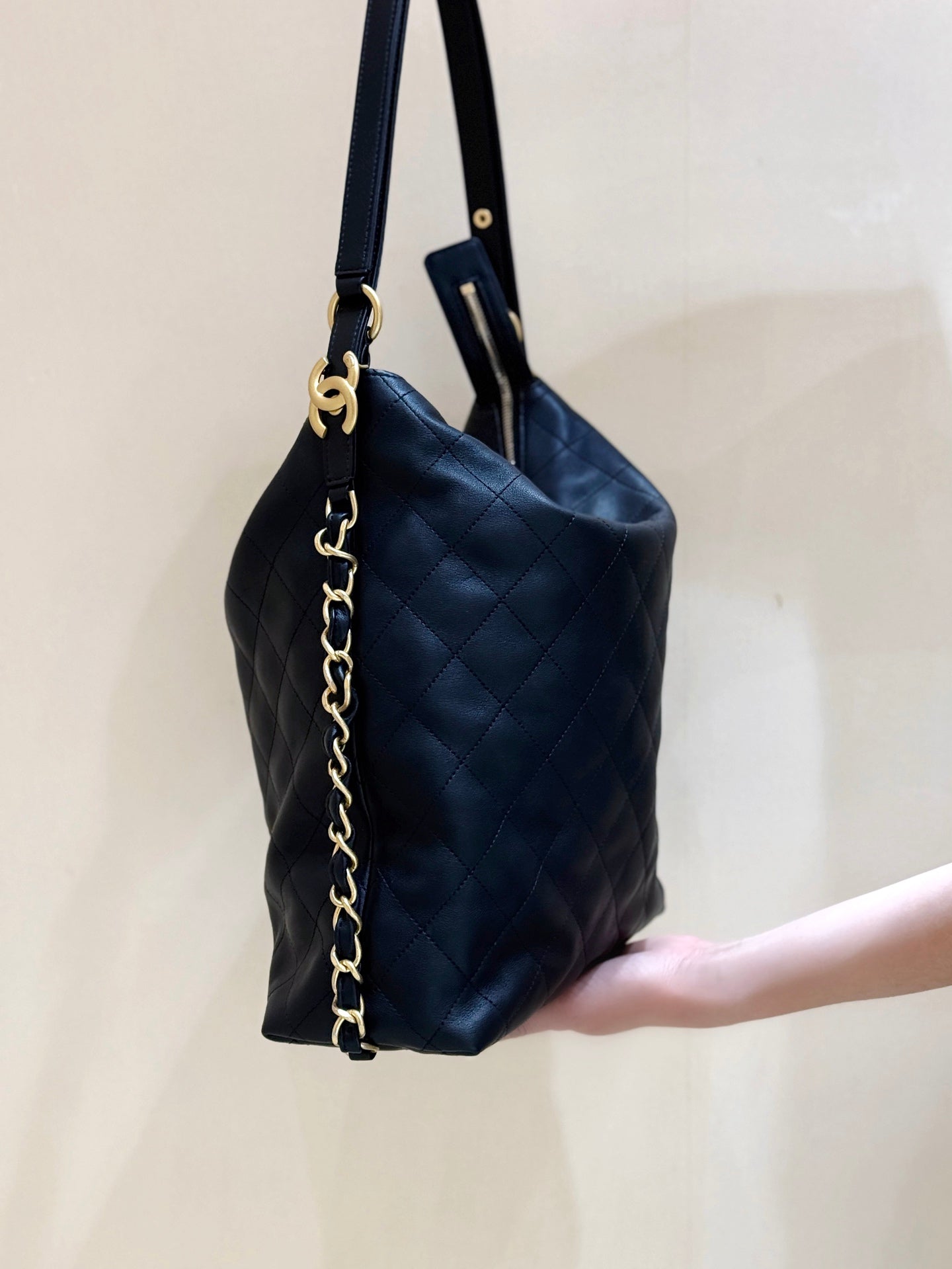 CHANEL 25S MEDIUM MAXIUM OLD HOBO BAG 33 IN BLACK CALFSKIN