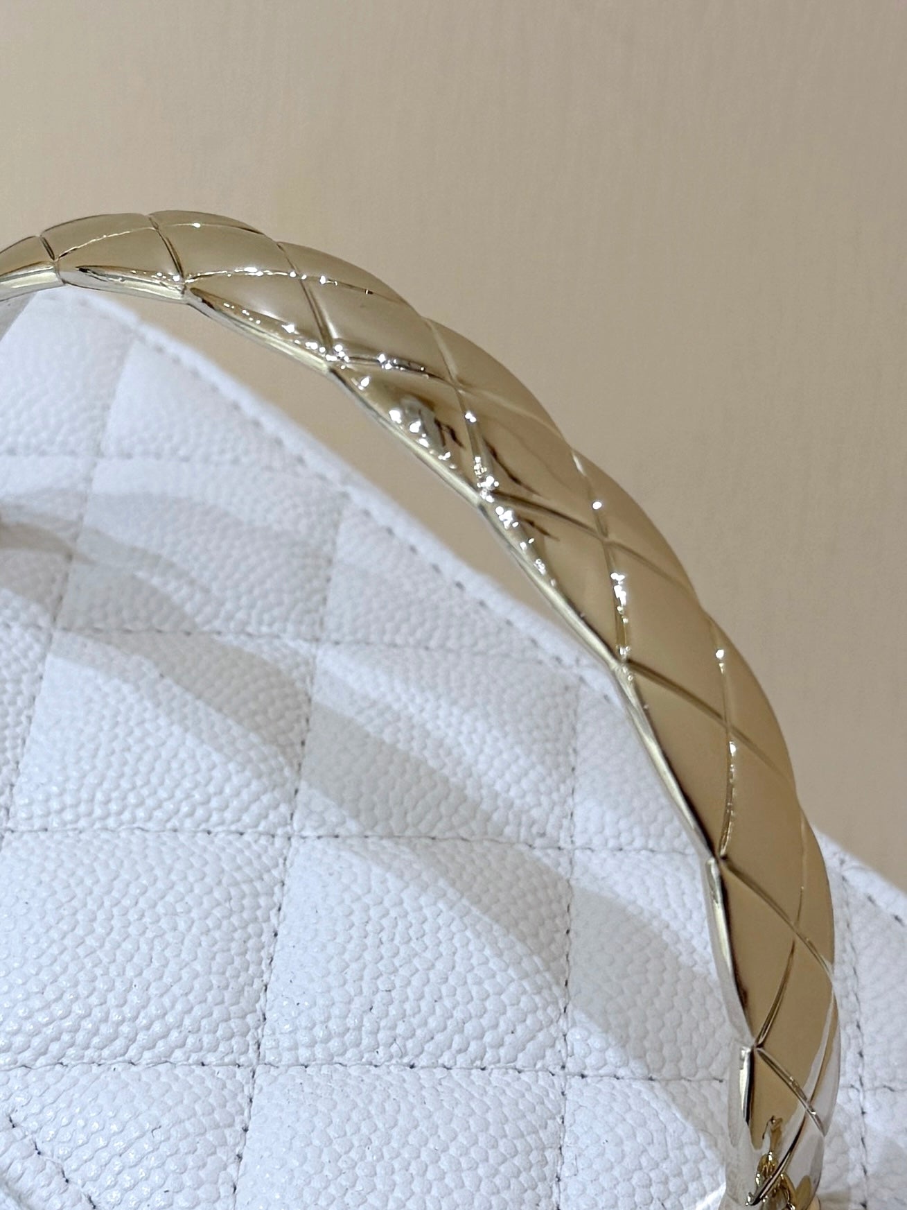 CHANEL 25S COCO CRUSH 17 IN WHITE CALFSKIN GOLD HARDWARE