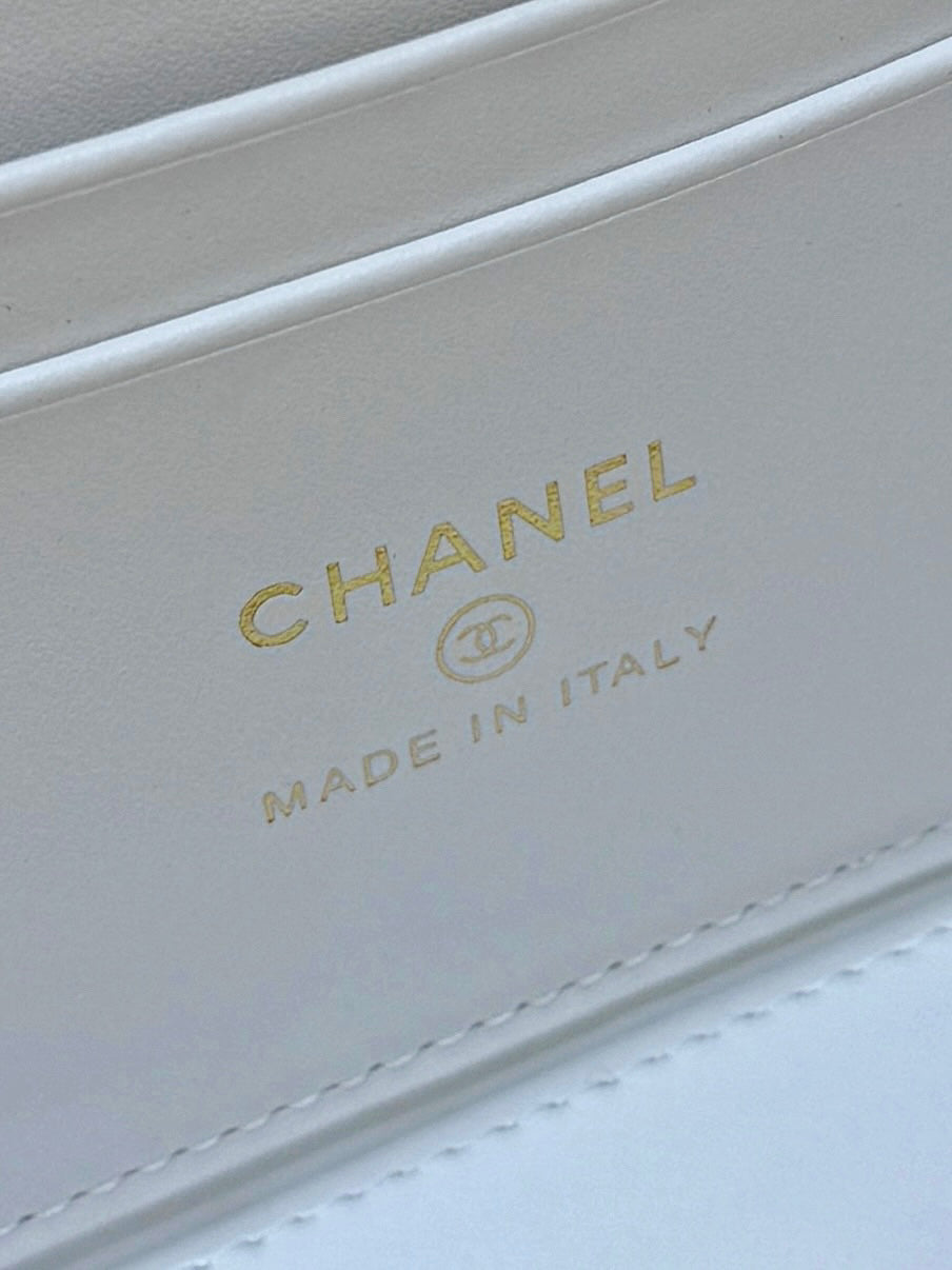 CHANEL 25S COCO CRUSH 17 IN WHITE CALFSKIN GOLD HARDWARE