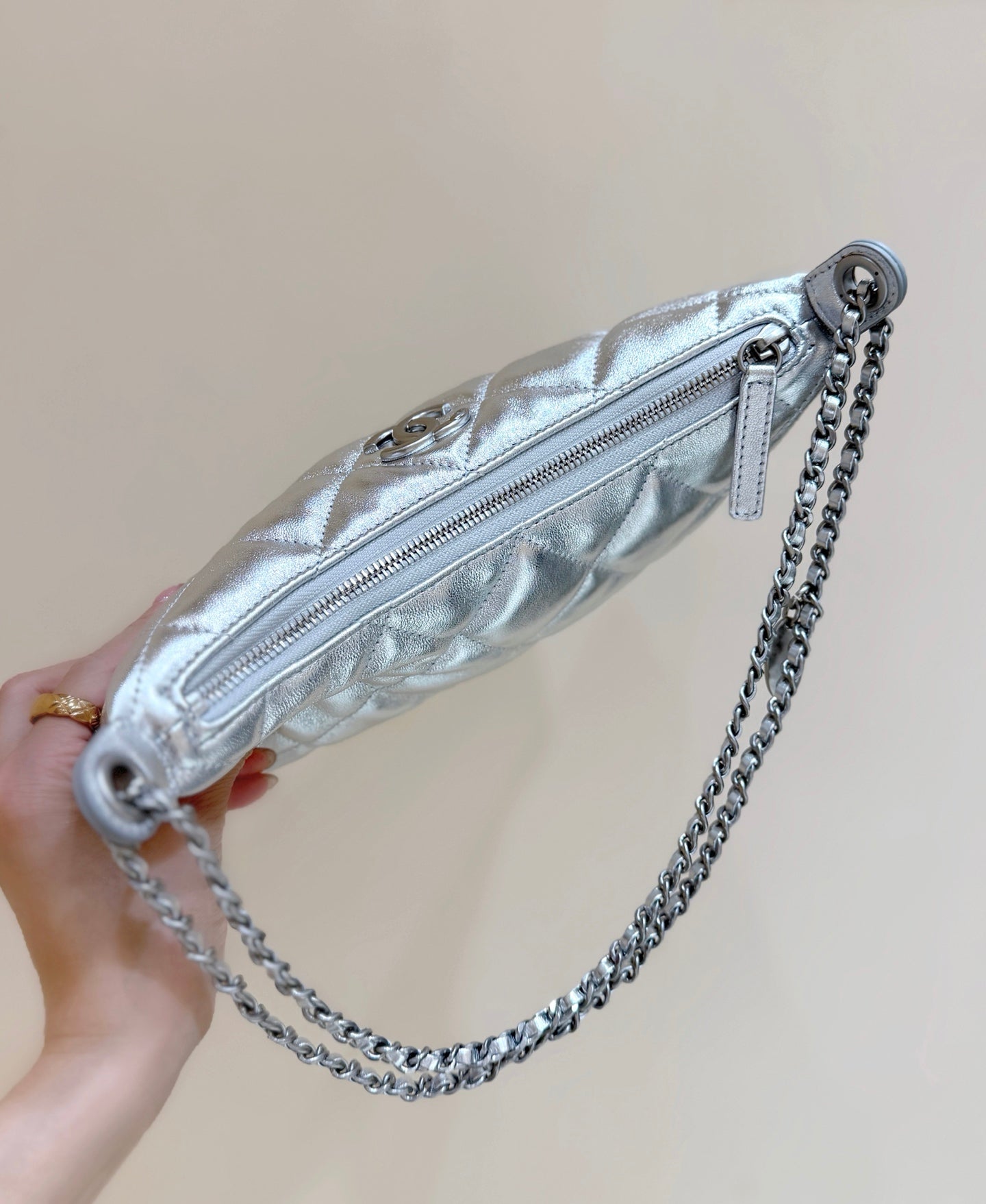 CHANEL 25S HOBO BAG KABELKA 26 IN SILVER CALFSKIN