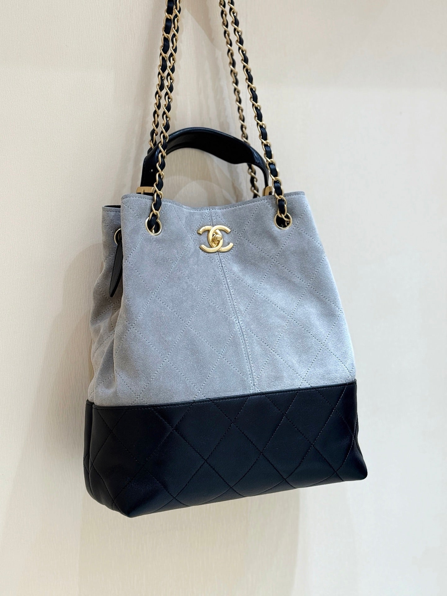 CHANEL 25S SHOPPING BAG 33 IN GREY AND BLACK SUEDE CALFSKIN
