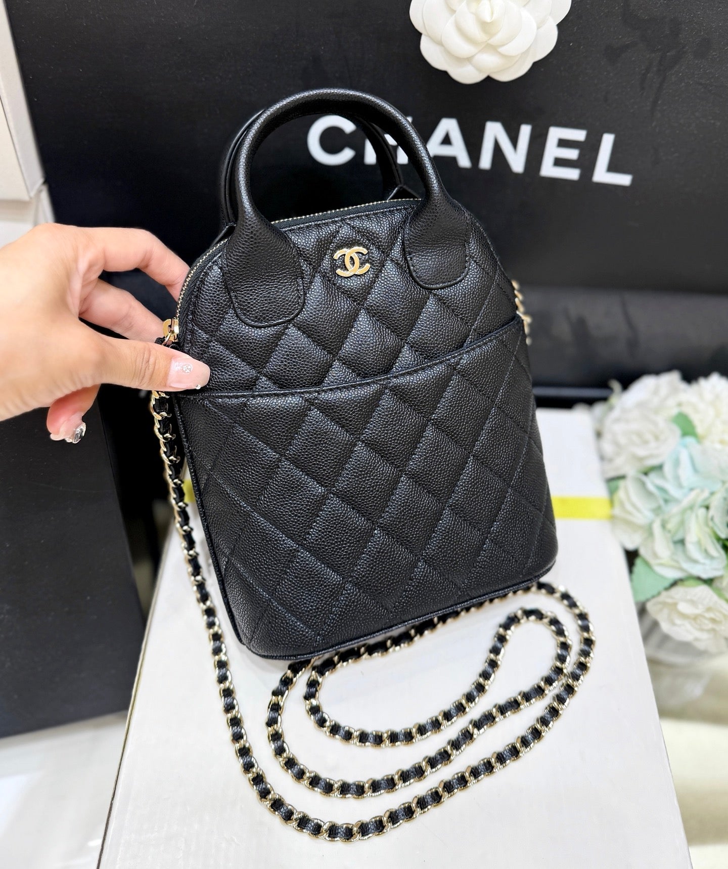 CHANEL 25S CLUTCH WITH CHAIN 18 IN BLACK CALFSKIN GOLD HARDWARE