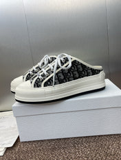 DIOR 25S WALK'N' SNEAKER IN BLACK WHITE OBLIQUE EMBROIDERED COTTON