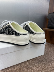 DIOR 25S WALK'N' SNEAKER IN BLACK WHITE OBLIQUE EMBROIDERED COTTON