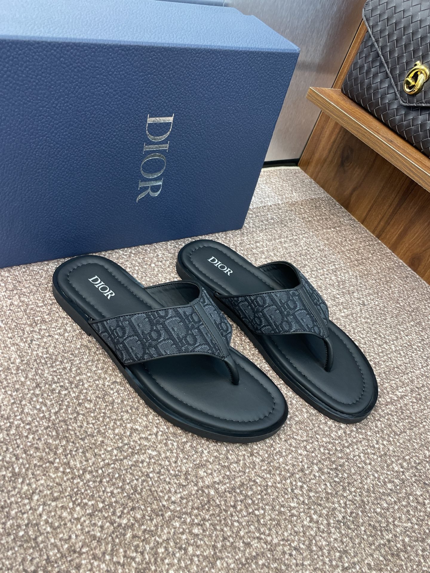 DIOR 25S ALIAS THONG SANDAL IN NAVY BLACK CALFSKIN AND CANVAS
