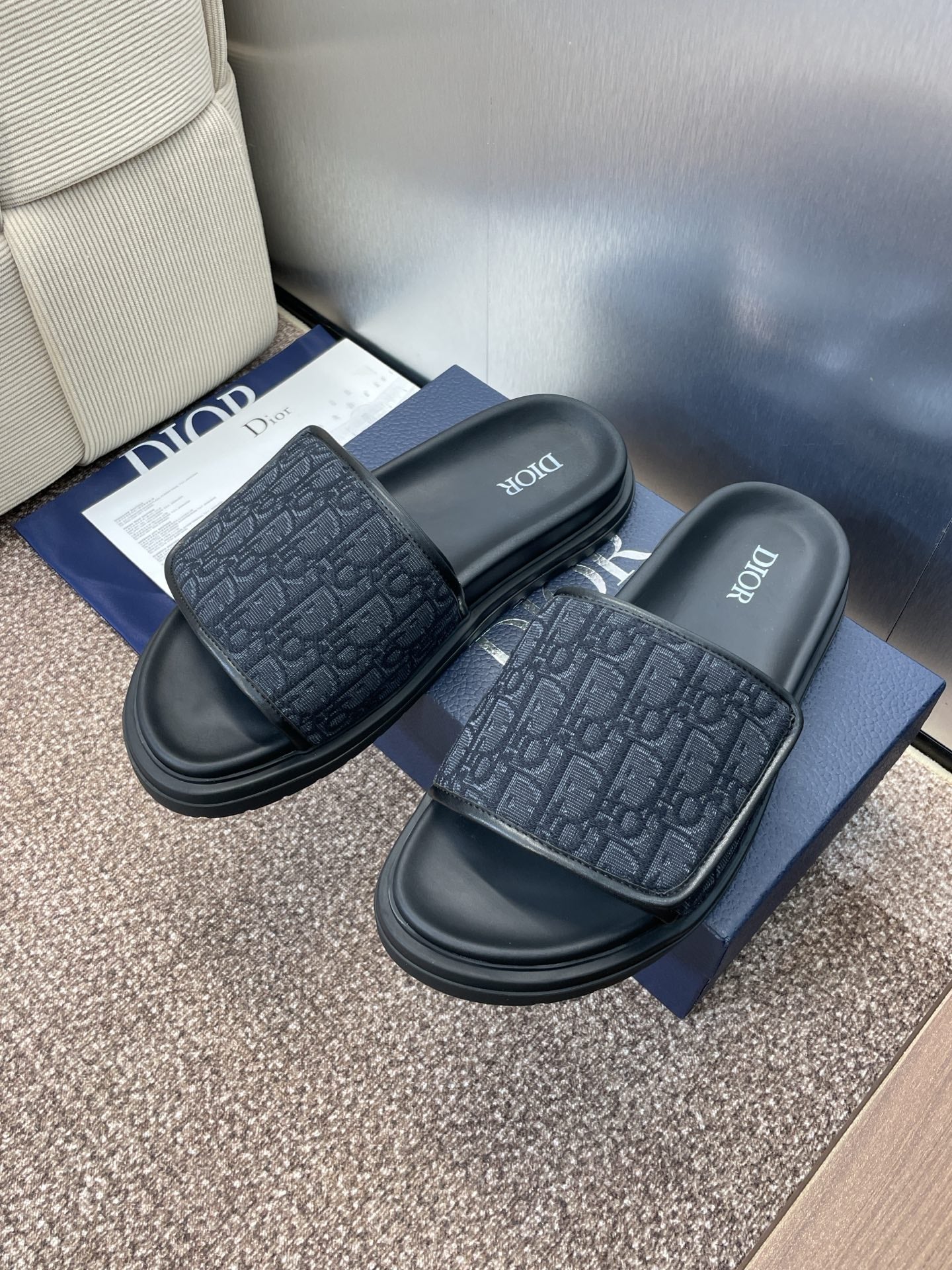 DIOR 25S ALIAS SLIDES IN BLACK CALFSKIN WITH CD OBLIQUE DARK BLUE LOGO