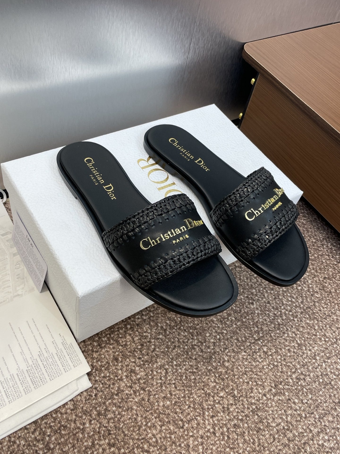 DIOR 25S D-LANE SLIDE BLACK CALFSKIN AND BLACK BRAIDED RAFFIA